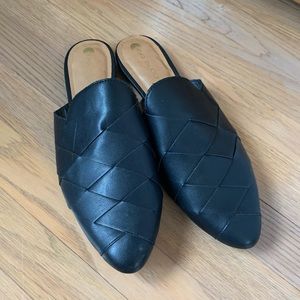 NWOT Big Buddha Black Woven Mules